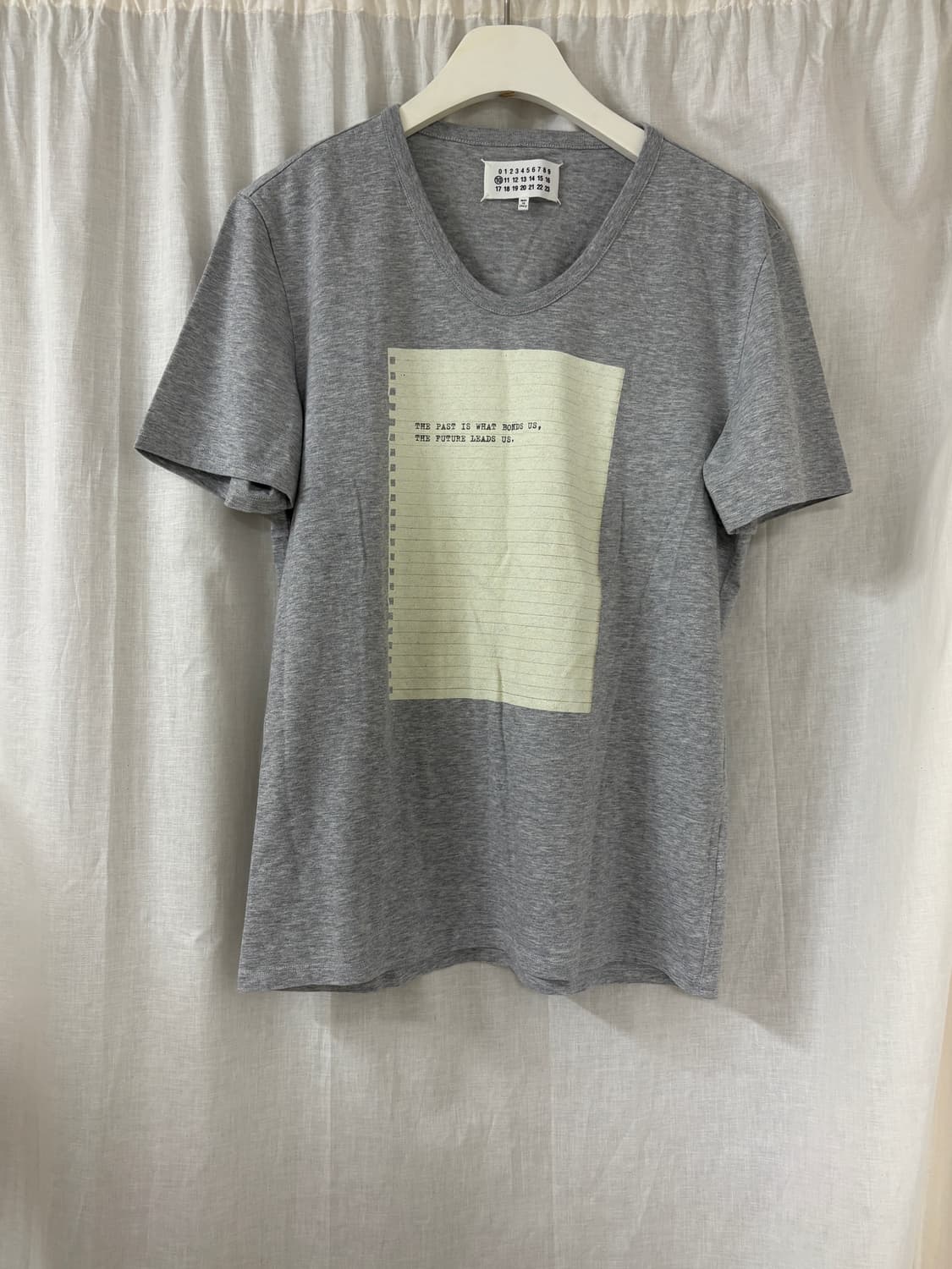 [46] 메종 마르지엘라 노트 그래픽 프린팅 티셔츠 상품이미지1