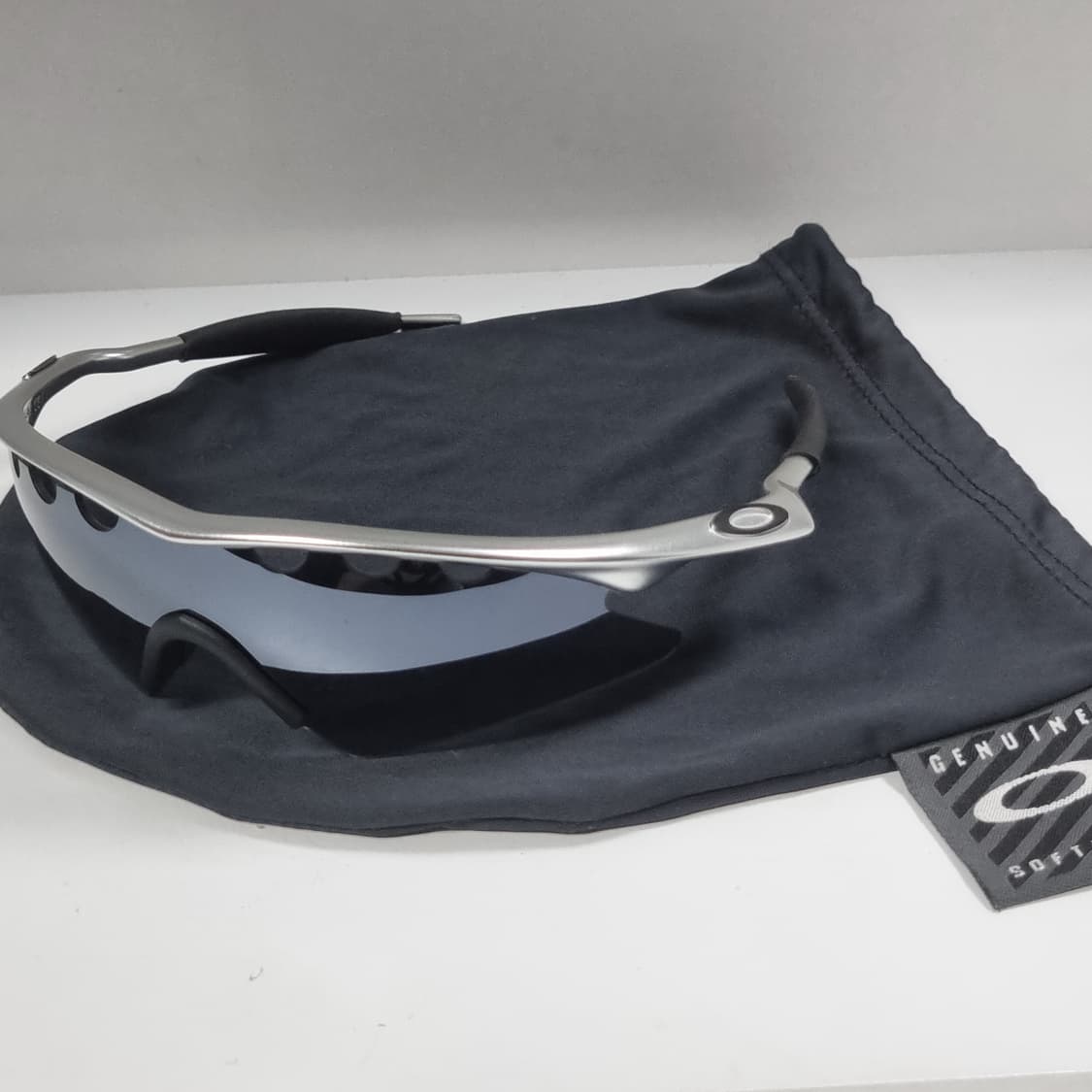 오클리 PRO 엠프레임 폴리쉬드 알루미늄 새렌즈 상품이미지1