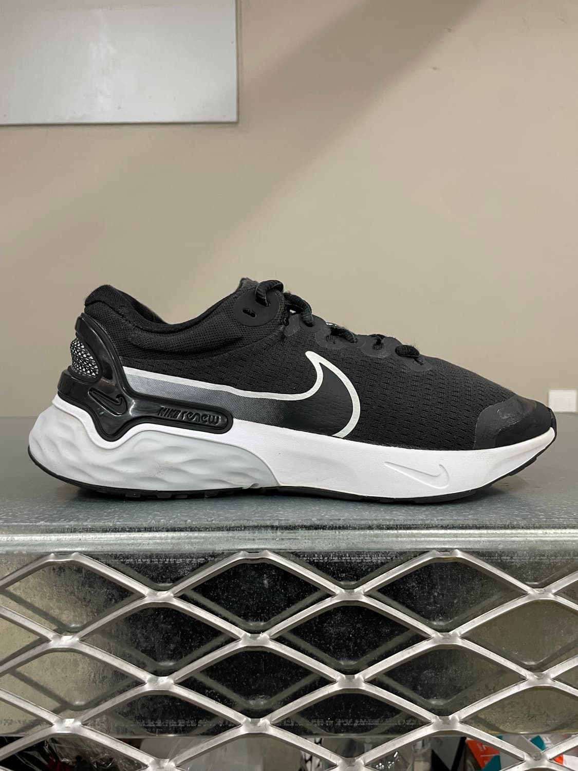 나이키 리뉴 런3 블랙 화이트 250 상품이미지4