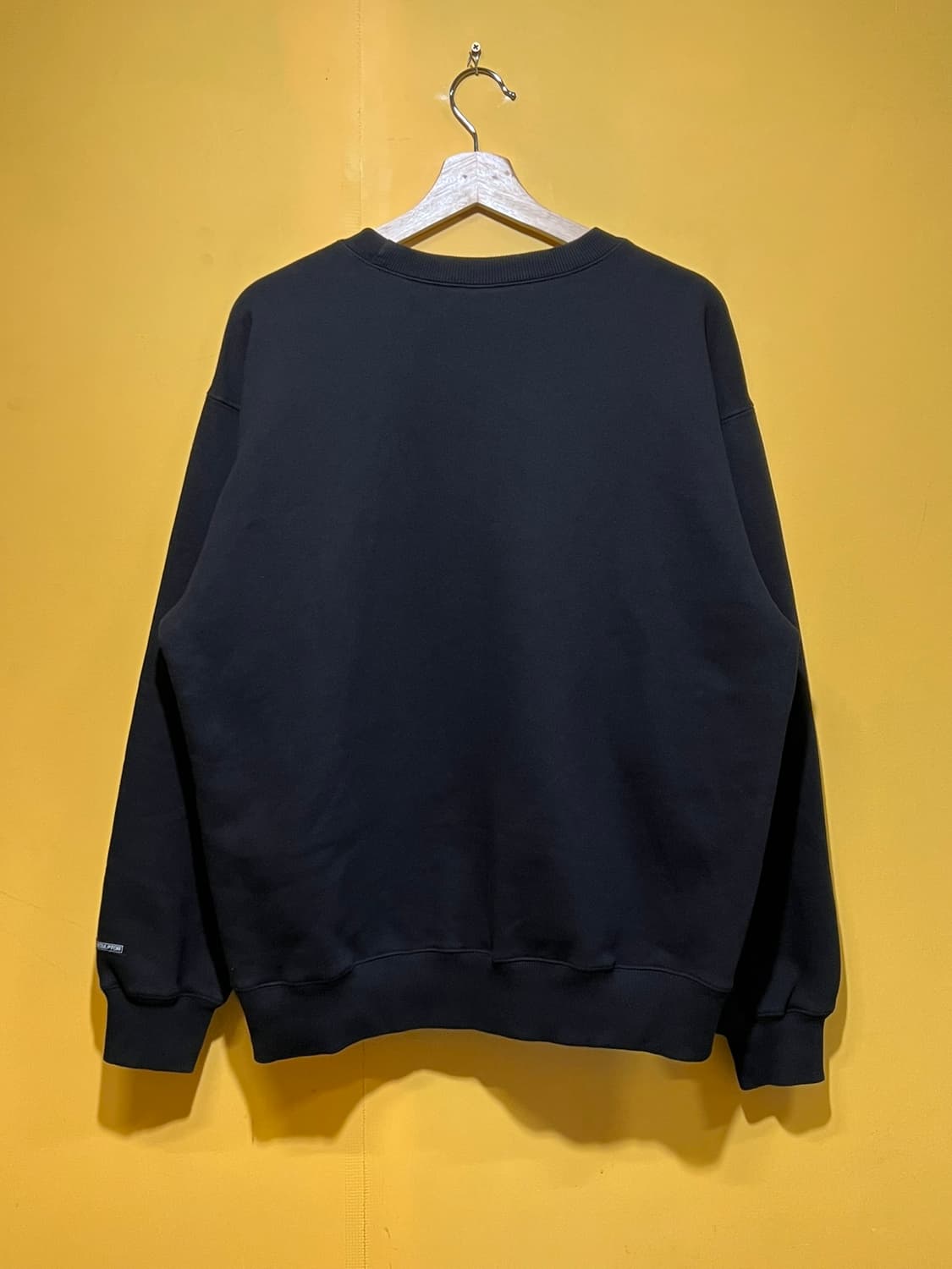 [M] 스컬프터 고양이 그래픽 스웻셔츠 블랙 프린트 맨투맨 블랙 상품이미지10