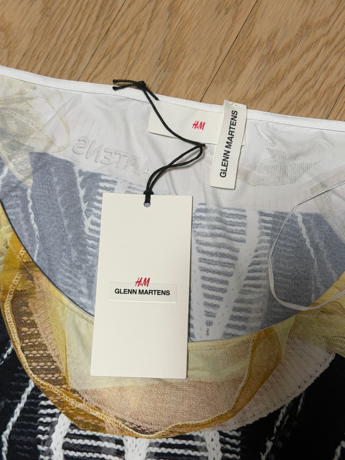 [새상품] H&M x 글렌 마틴스 프린트 탑 S 사이즈 상품이미지4