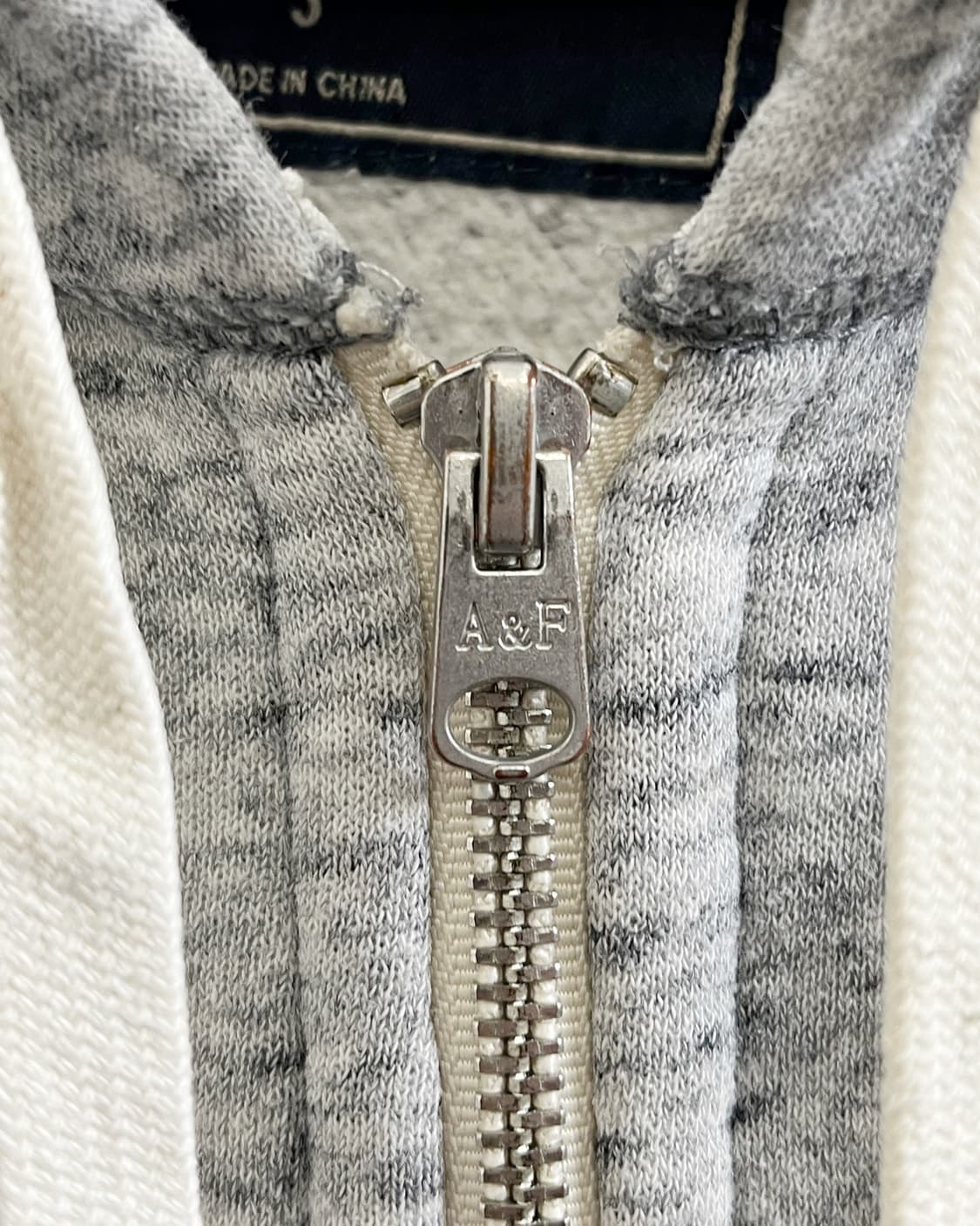 아베크롬비 스펠로고 보카시 니트 후드집업 상품이미지8