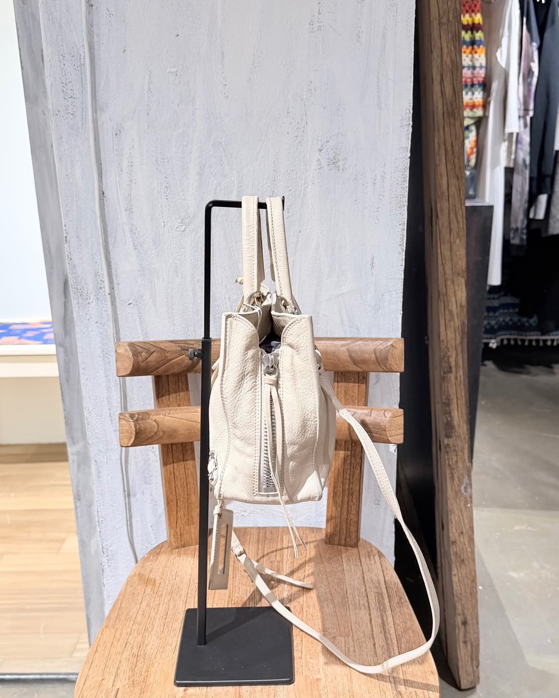 발렌시아가 아이보리 파피에르 a6 토트백 상품이미지4