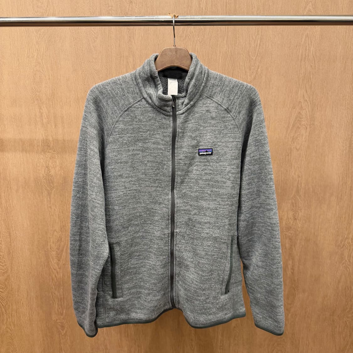파타고니아 하이넥 집업 플리스 자켓 로고 패치 사이드 포켓 디테일 그레이 상품이미지2