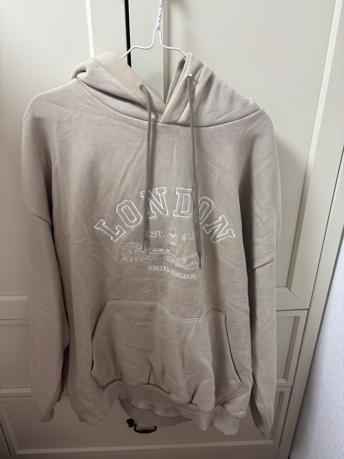 아이보리 런던 레터링 후드티 상품이미지1