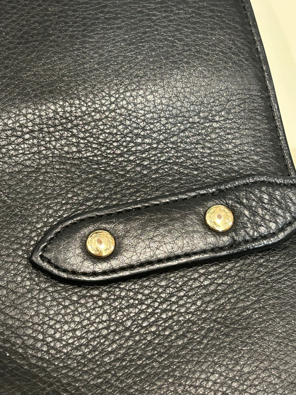 코치 블랙 가죽 숄더백 상품이미지5