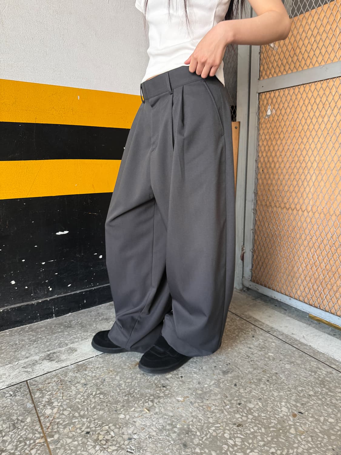 택포) 베르크서울 WIDE PINTUCK SLACKS 상품이미지3