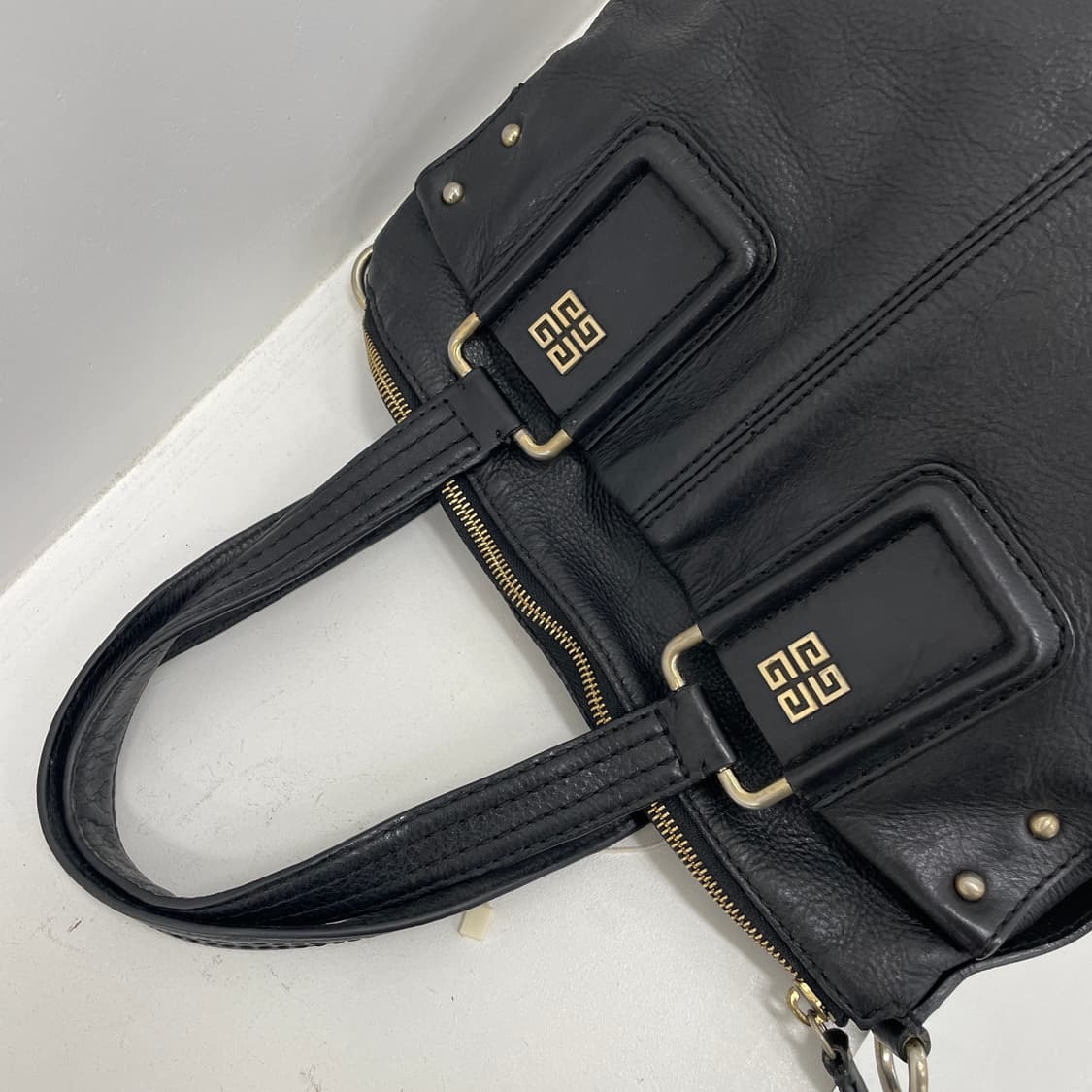 지방시 블랙 레더 나이팅게일 토트백 상품이미지7