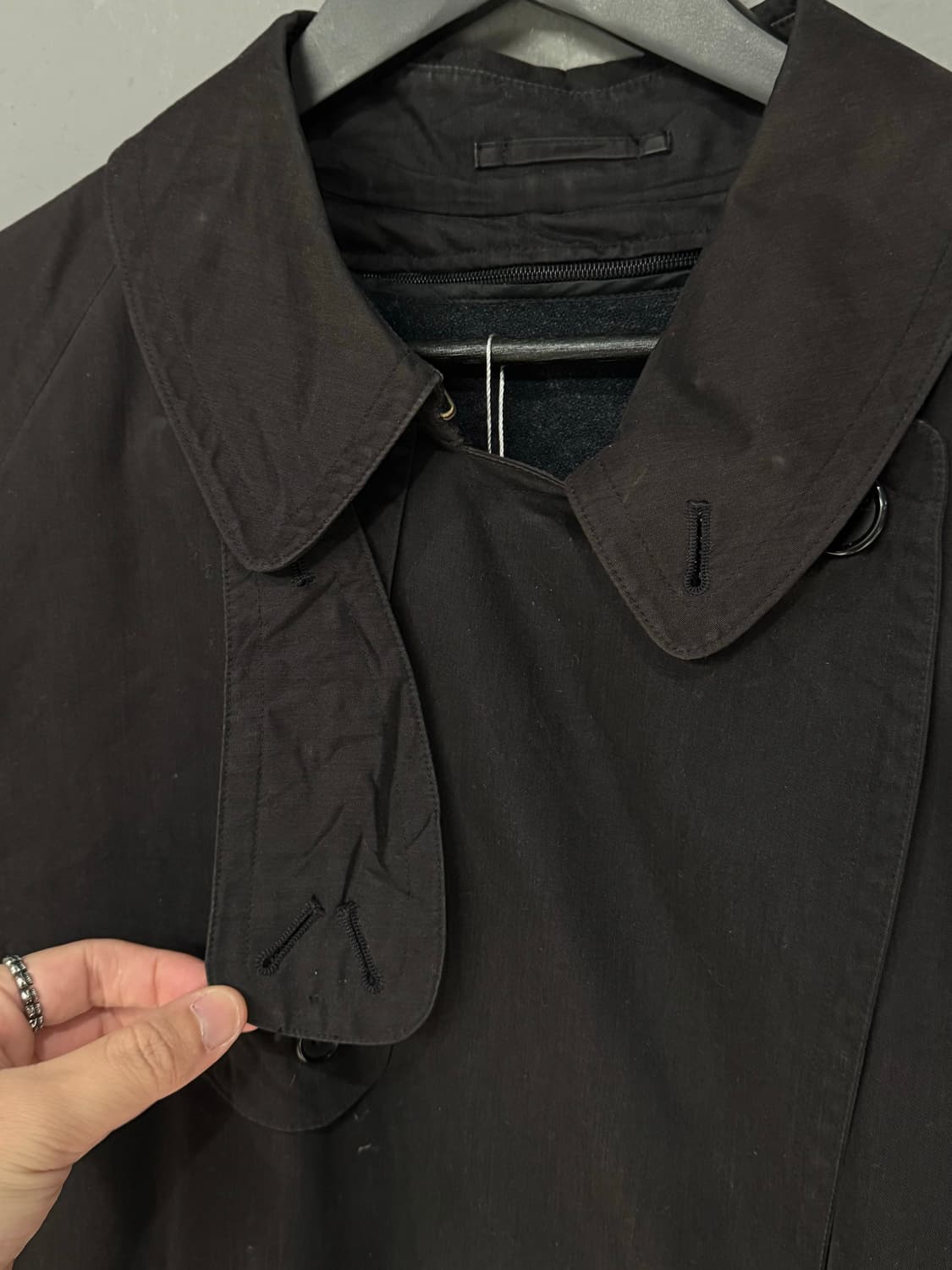 알레그리 벨티드 블랙 더블 트렌치코트 상품이미지7