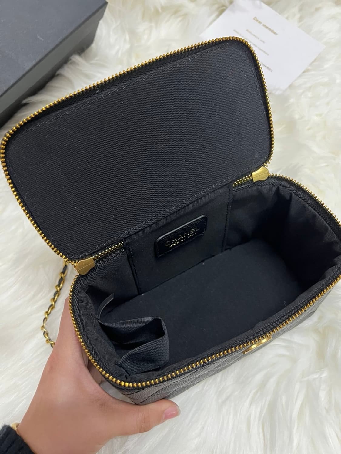  샤넬뷰티 이니셜 탑핸들 베니티 체인크로스 백 메이크업 백 상품이미지8