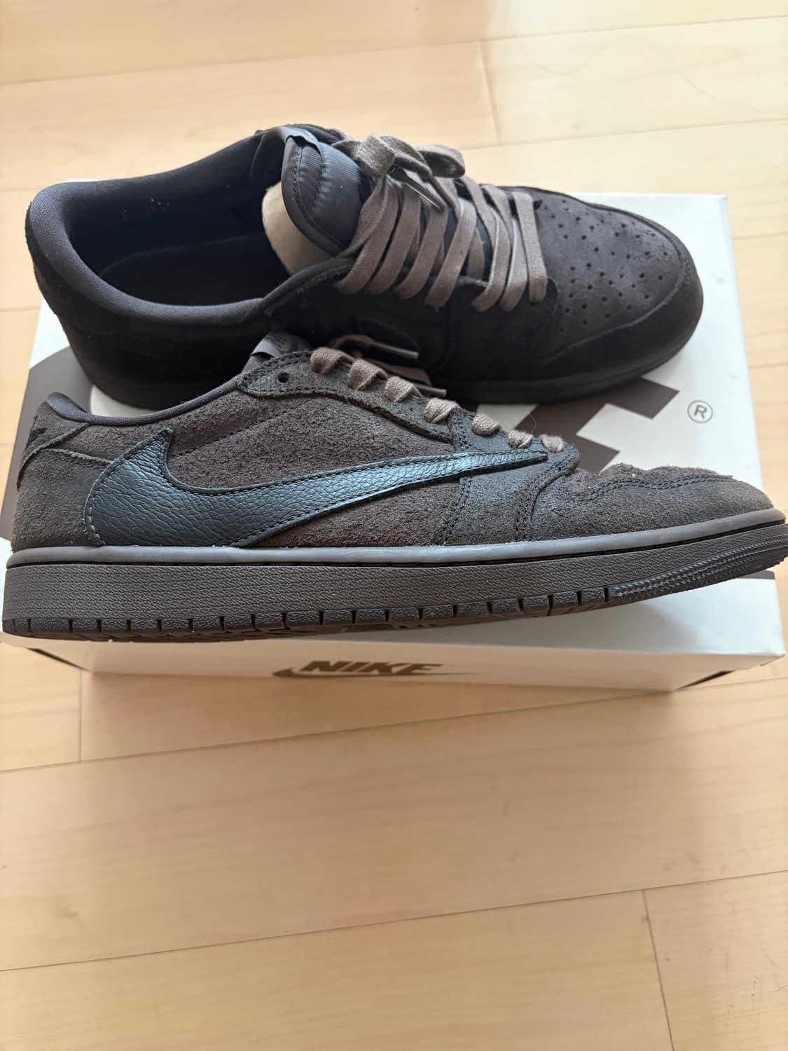 조던1x트래비스 스캇 콜라보 벨벳 다크모카 280판매합니다 상품이미지1