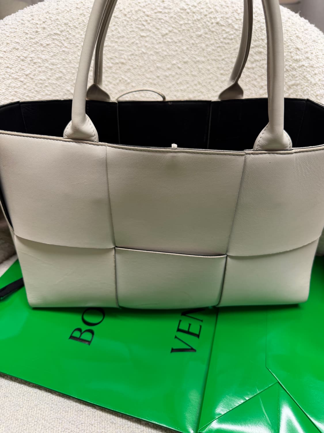 보테가 베네타 아르코 토드백 미듐 화이트 상품이미지6