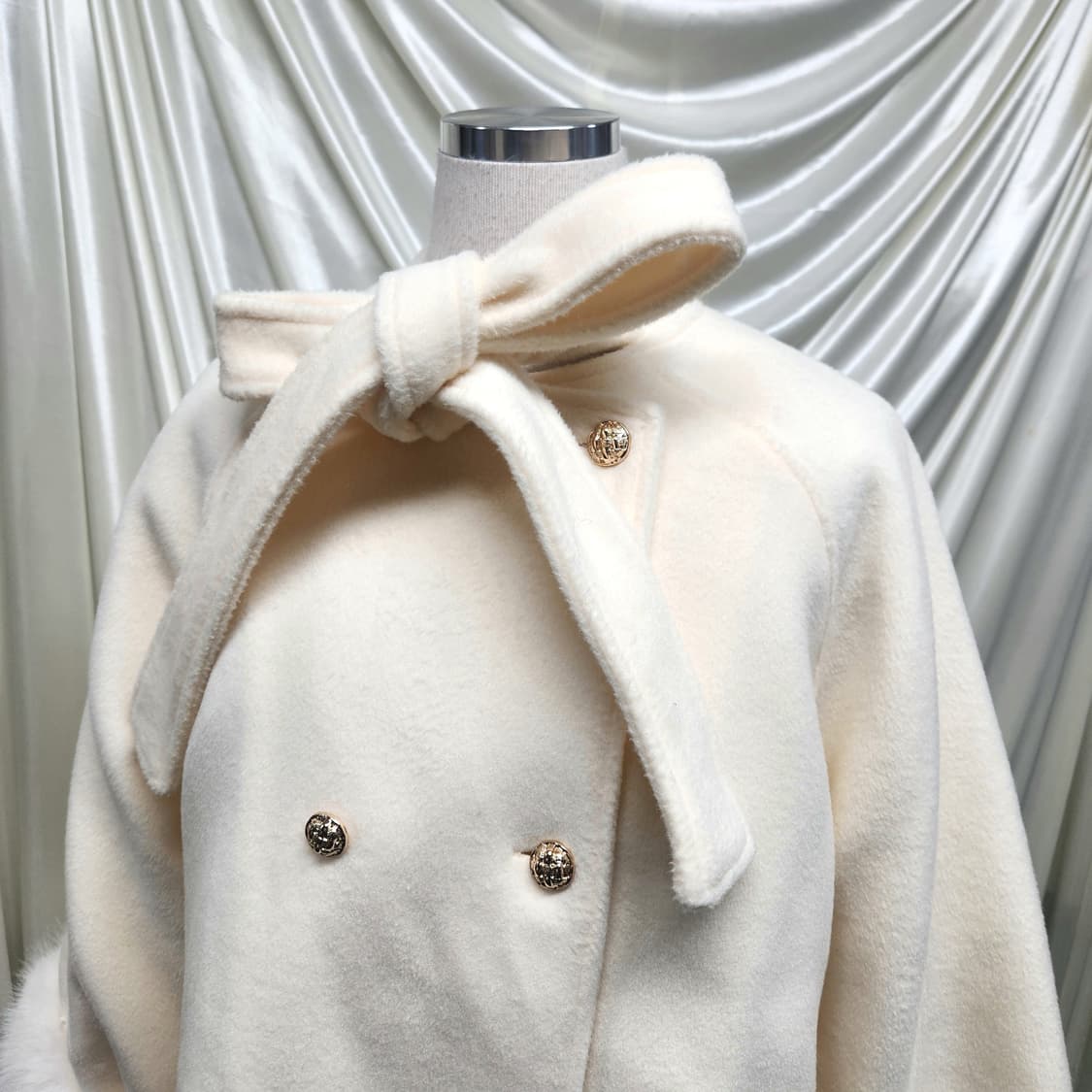 “아이보리 퍼 소매 코트 / 고급스러운 골드버튼 A라인” 상품이미지5