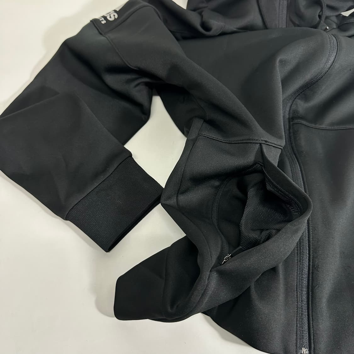 M 아디다스 블랙 어깨로고 폴리 트레이닝 후드집업 상품이미지4