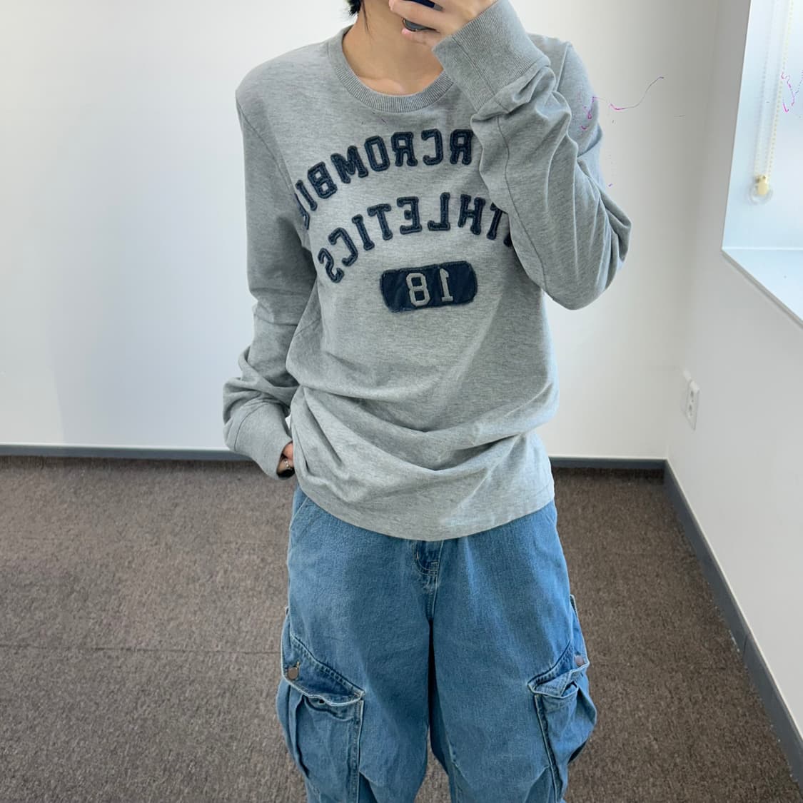 Abercrombie 아베크롬비 스펠아웃로고 그레이 맨투맨 상품이미지3