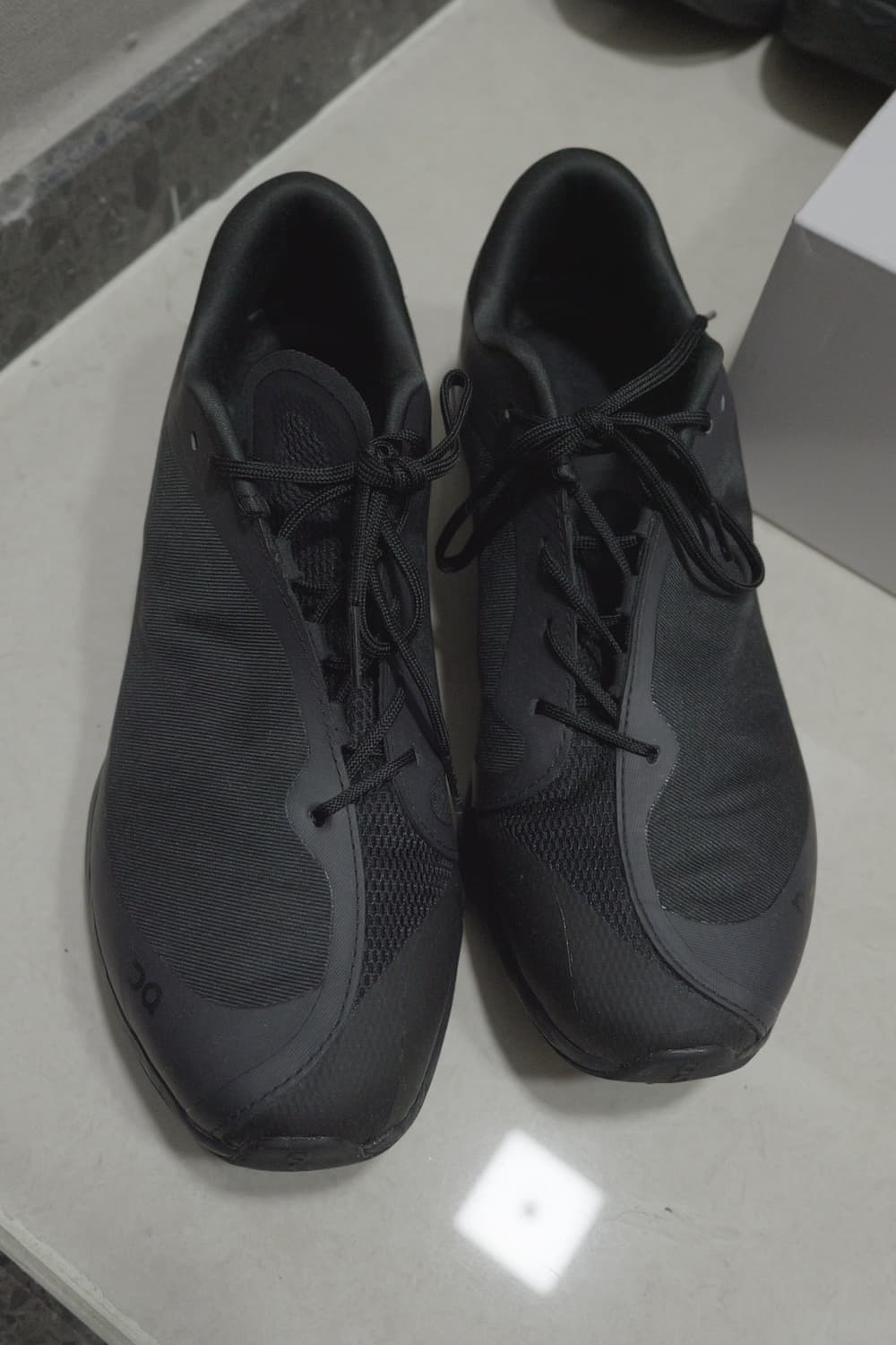 260) 온 러닝 x 파프 클라우드벤쳐 피크 블랙 상품이미지5