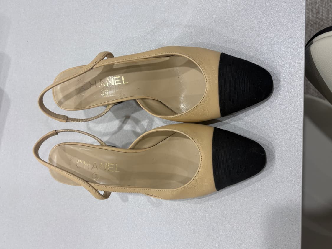 (정품) 샤넬 슬링백 베이지/블랙 240사이즈 상품이미지1