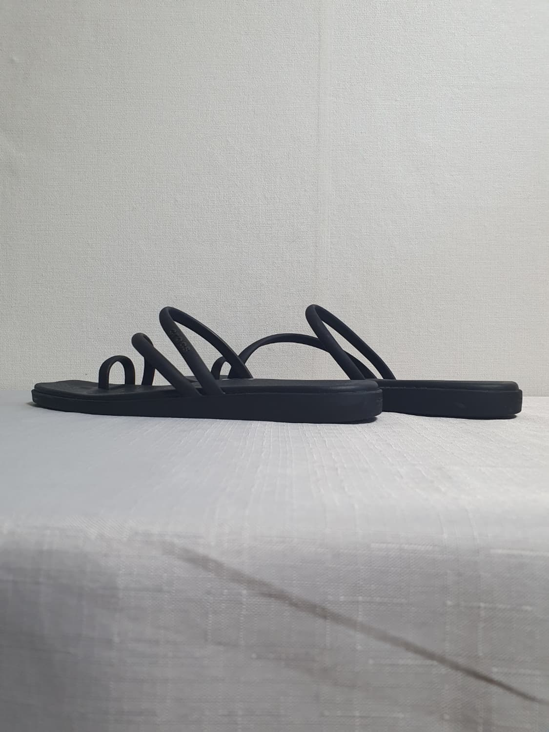 250mm 크록스 마이애미 토우 루프 샌들 블랙 상품이미지1