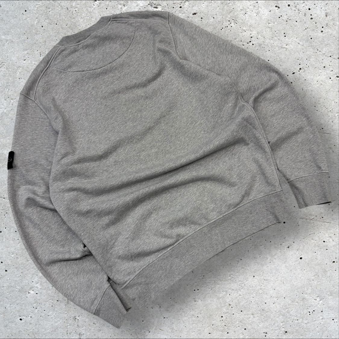 [XL] 22ss 스톤아일랜드 신형 큐알 와펜 맨투맨 그레이 C816 상품이미지2