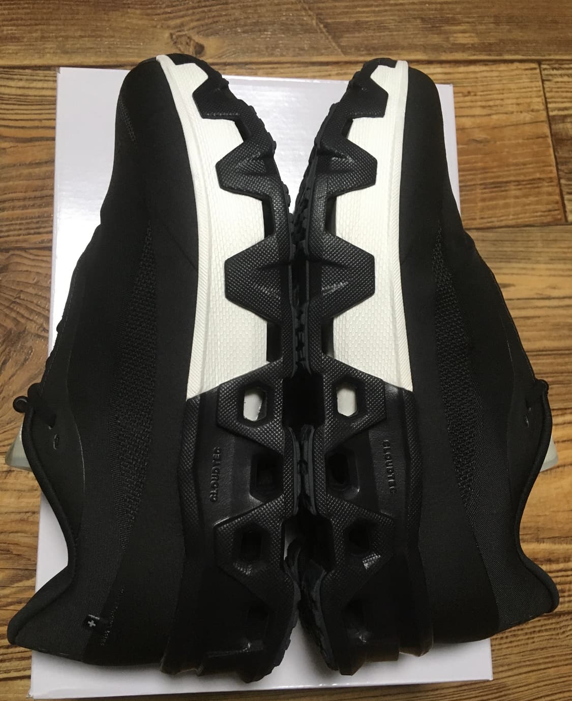 (280)온러닝 파프 클라우드몬스터 하이퍼 블랙 판매합니다 상품이미지5