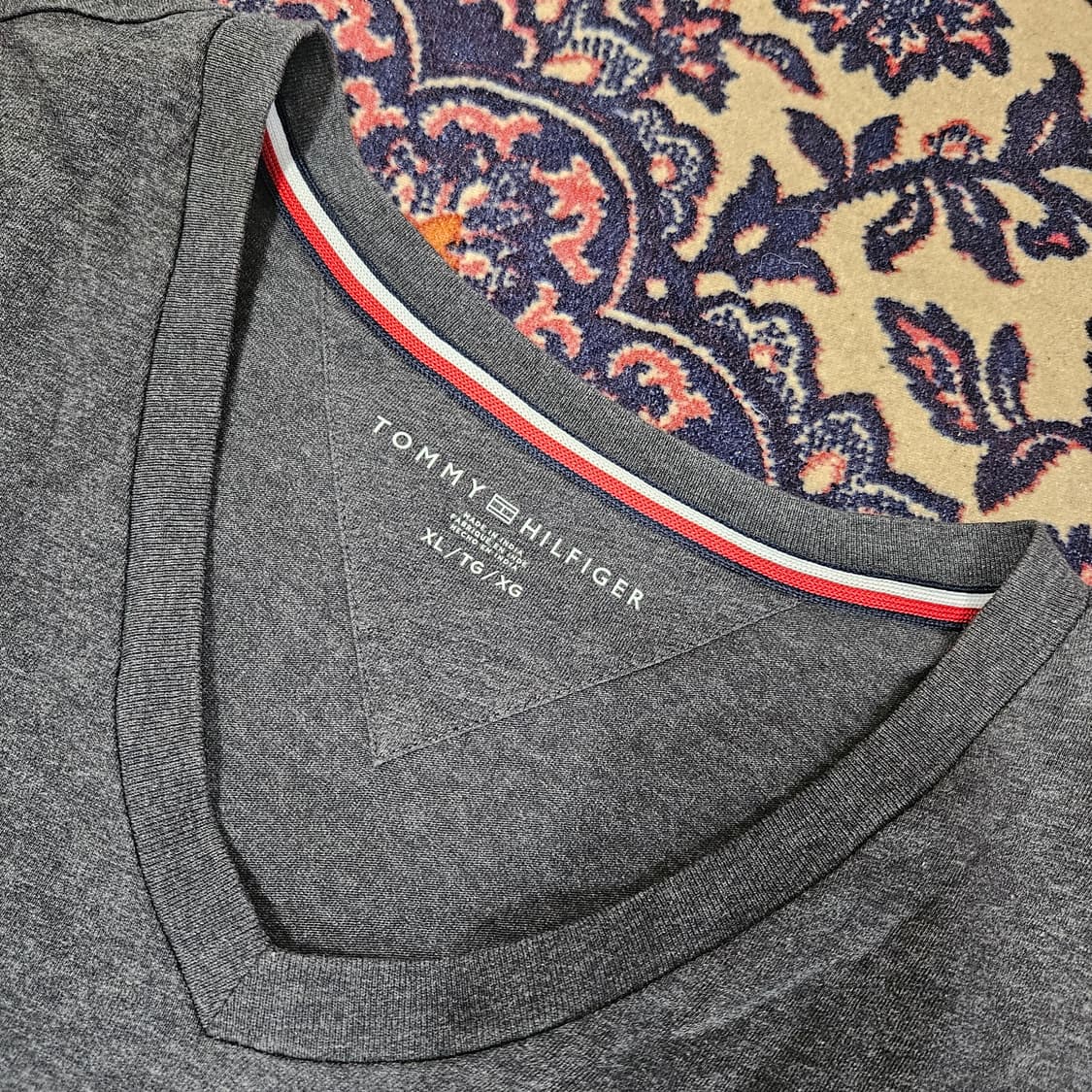타미힐피거 브이넥 차콜 반팔티셔츠 XL 상품이미지4