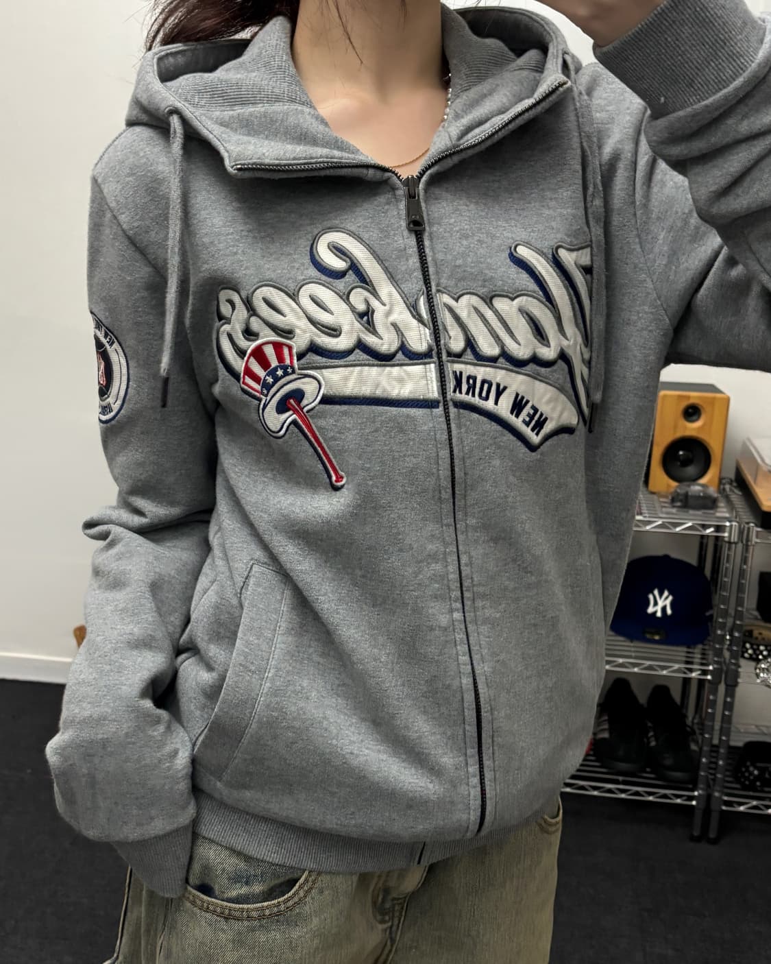 MLB 뉴욕 양키즈 스펠로고 그레이 후드집업 상품이미지1