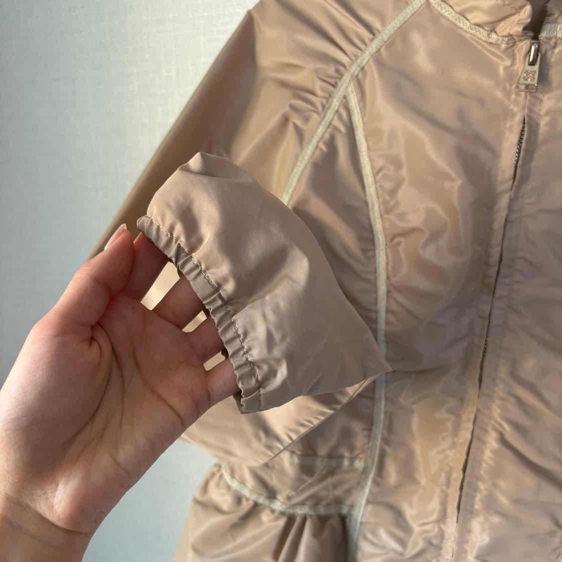 Beige nylon shirred jacket 상품이미지4