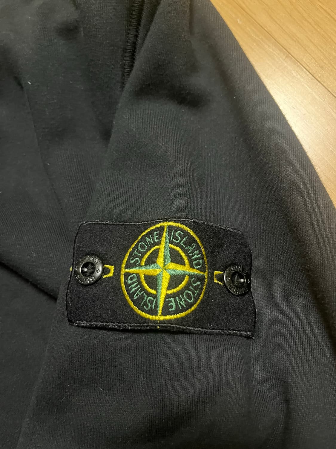 스톤아일랜드 블랙 맨투맨 상품이미지2