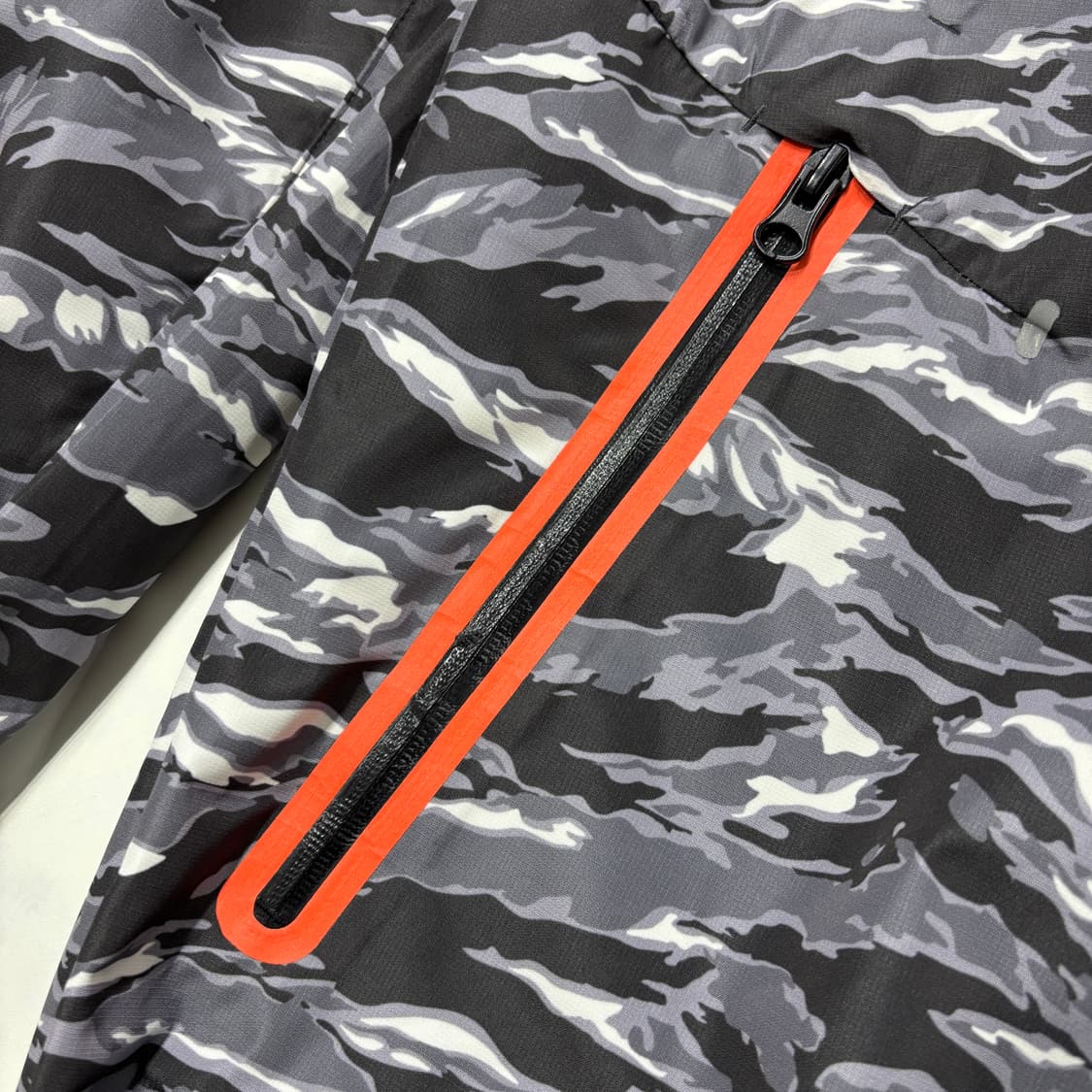 뉴발란스 카모 바람막이 자켓 상품이미지5