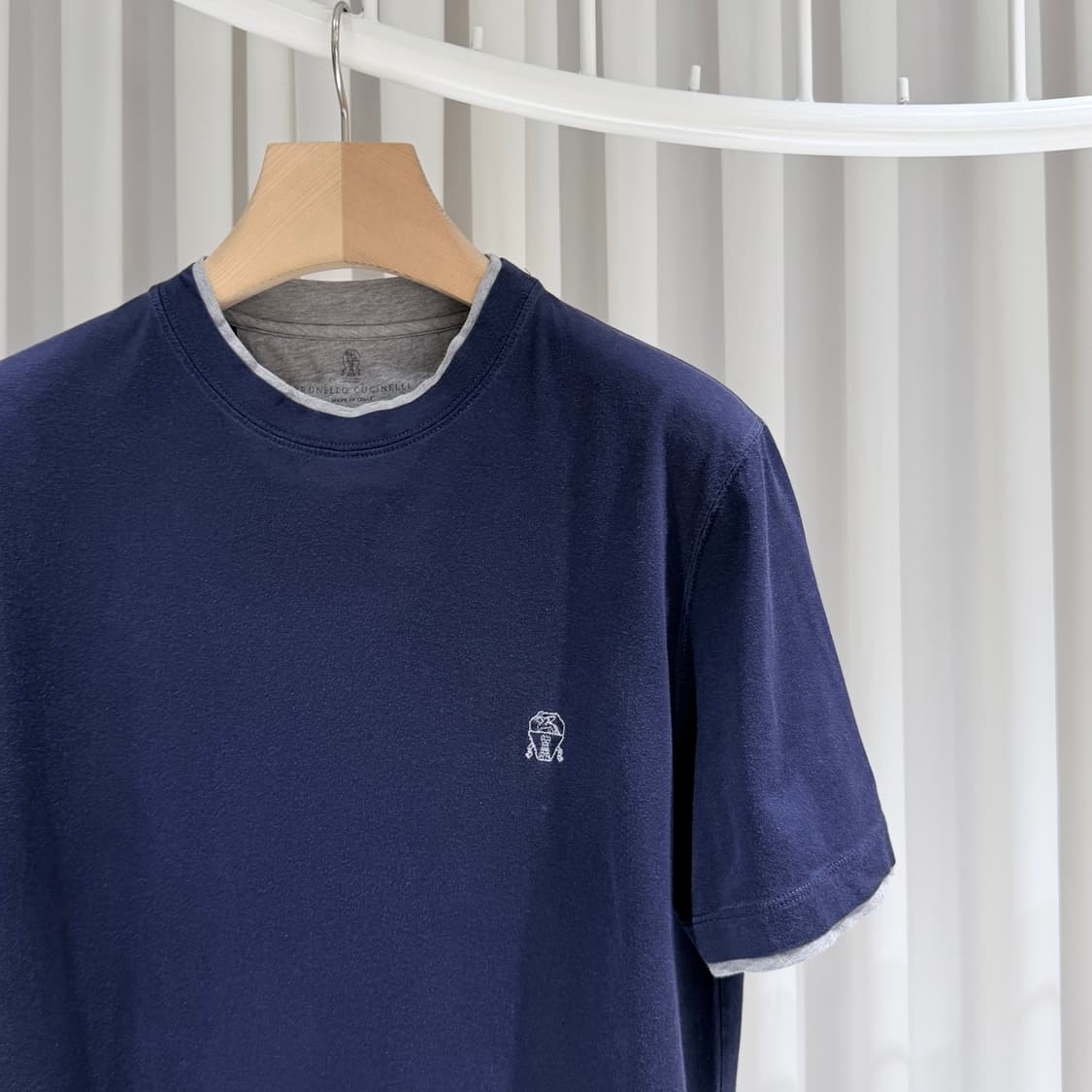 (A+/L) / 브루넬로쿠치넬 로고 프린트 레이어드 반팔 티셔츠 네이비 상품이미지4