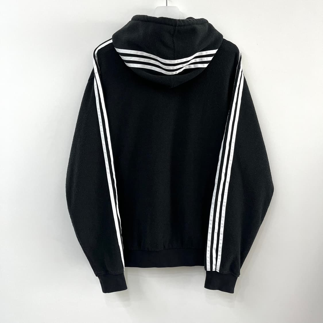 아디다스 빅로고 부클 뽀글이 블랙 후드티 상품이미지4