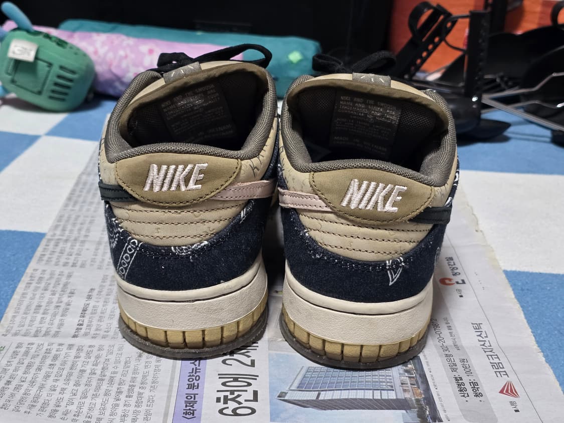 [250] 나이키 트래비스 스캇 SB 덩크 로우 상품이미지3