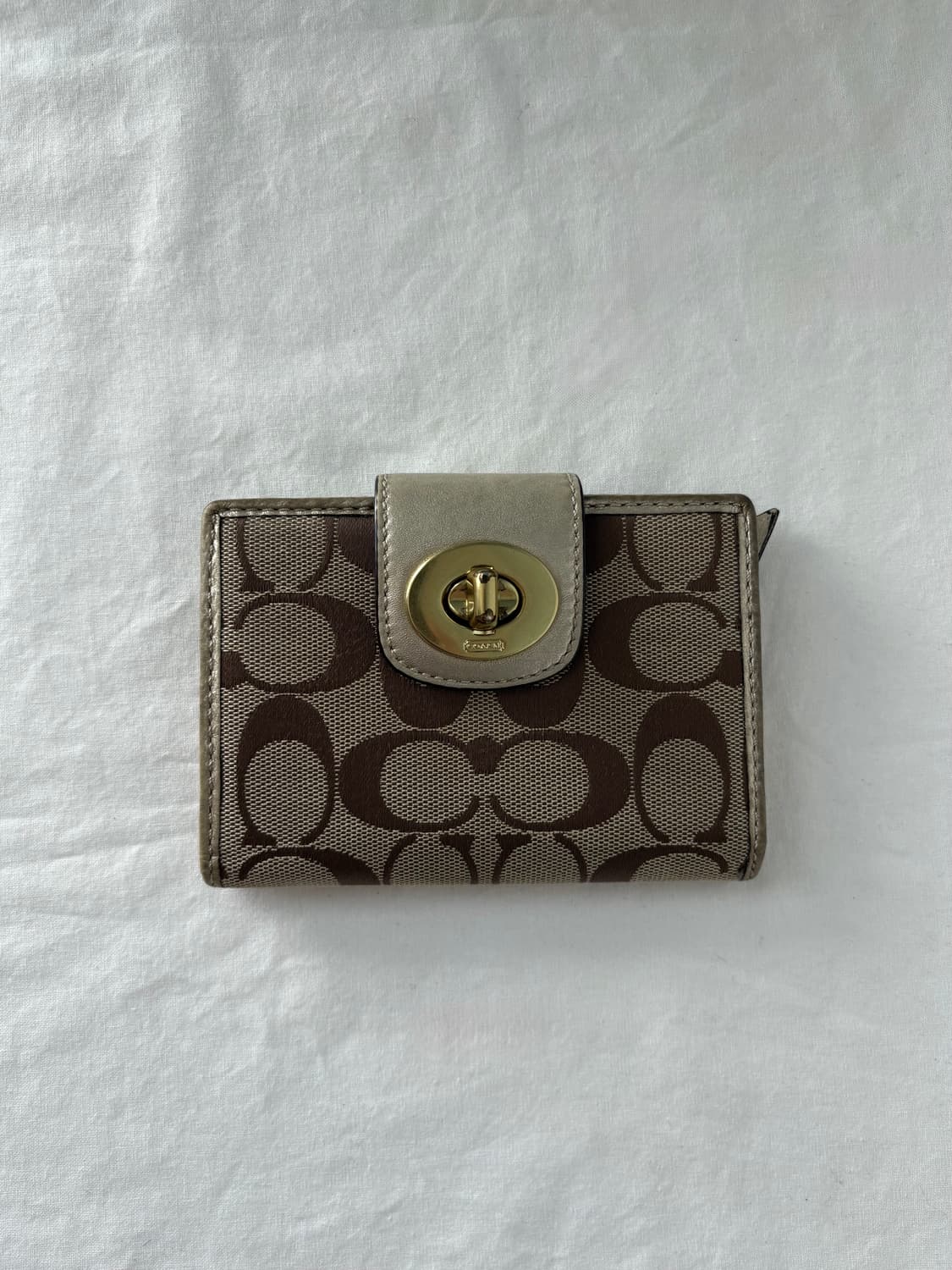 Coach silver glitter wallet 상품이미지1