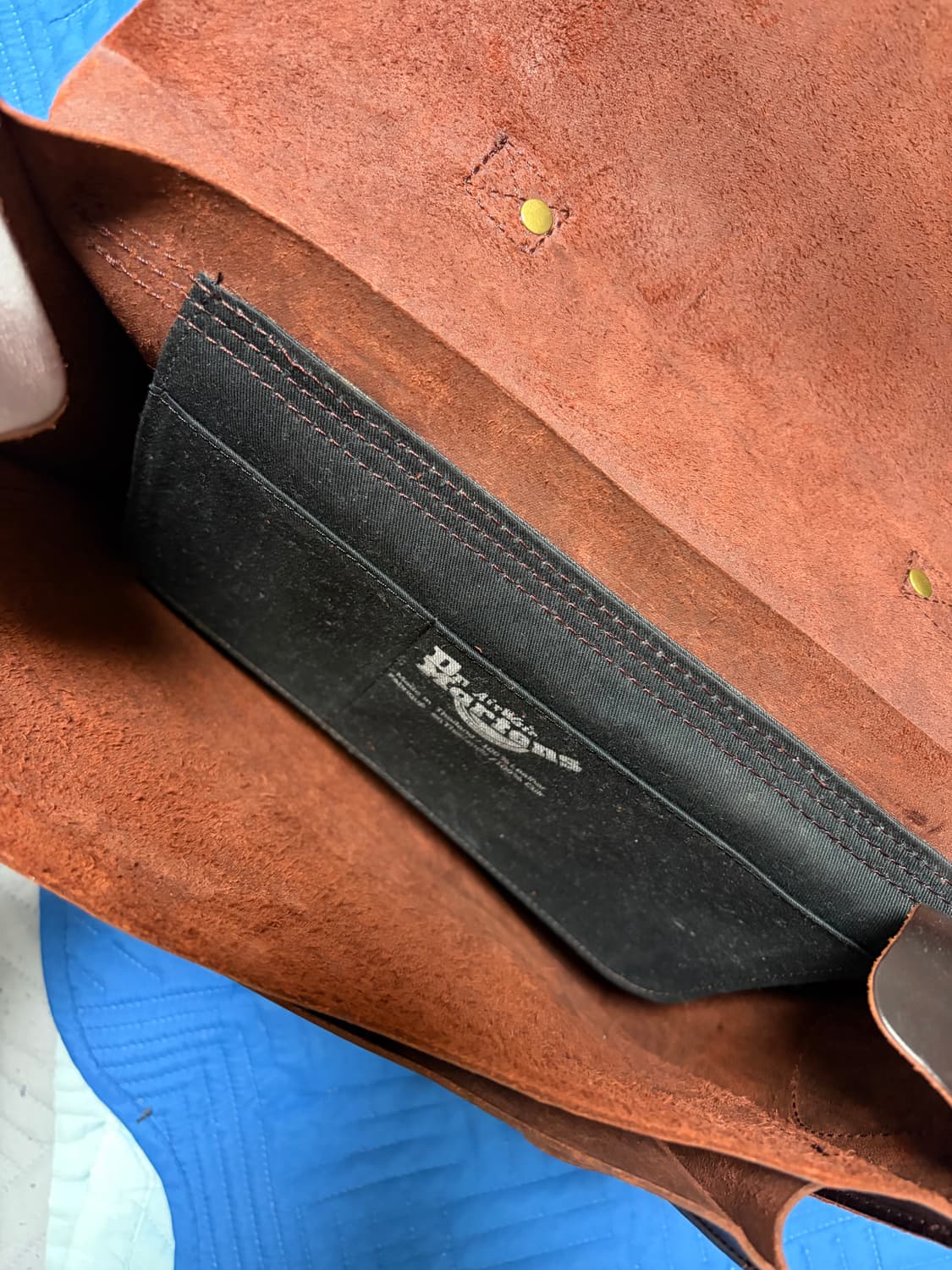 닥터마틴 사첼백 13인치 브라운 상품이미지4