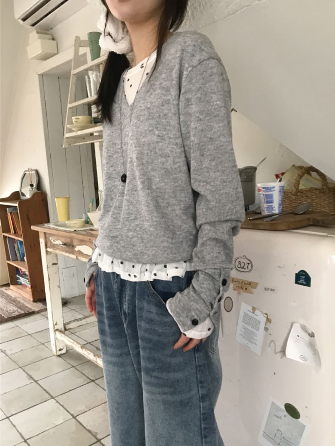 서울베이스드 버튼 브이넥 니트  상품이미지7