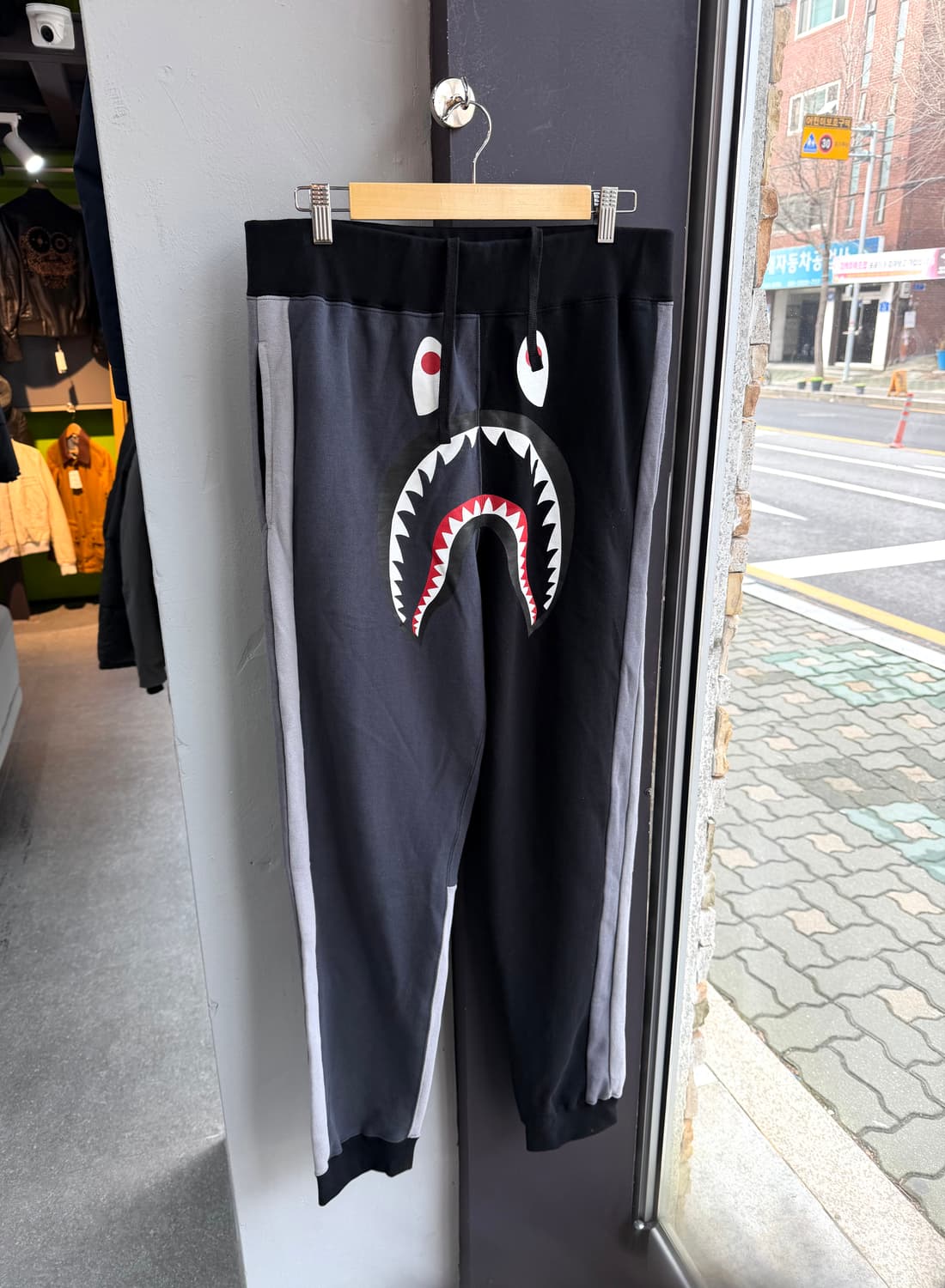 .L/ 베이프 하프앤하프 샤크 조거팬츠 상품이미지2