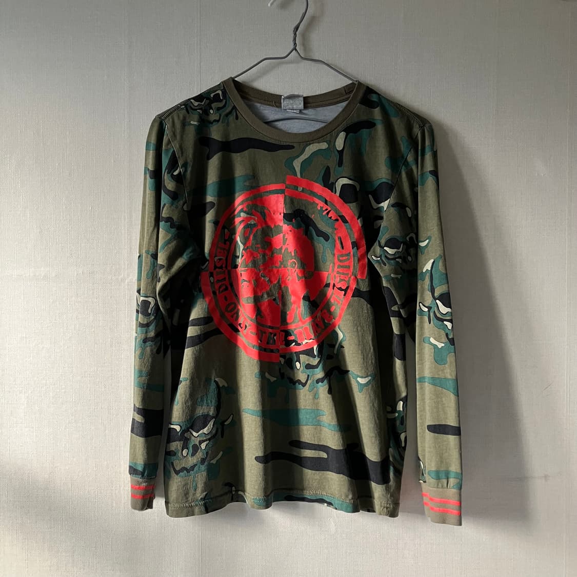 디젤 카모 페인팅 슬리브 상품이미지1