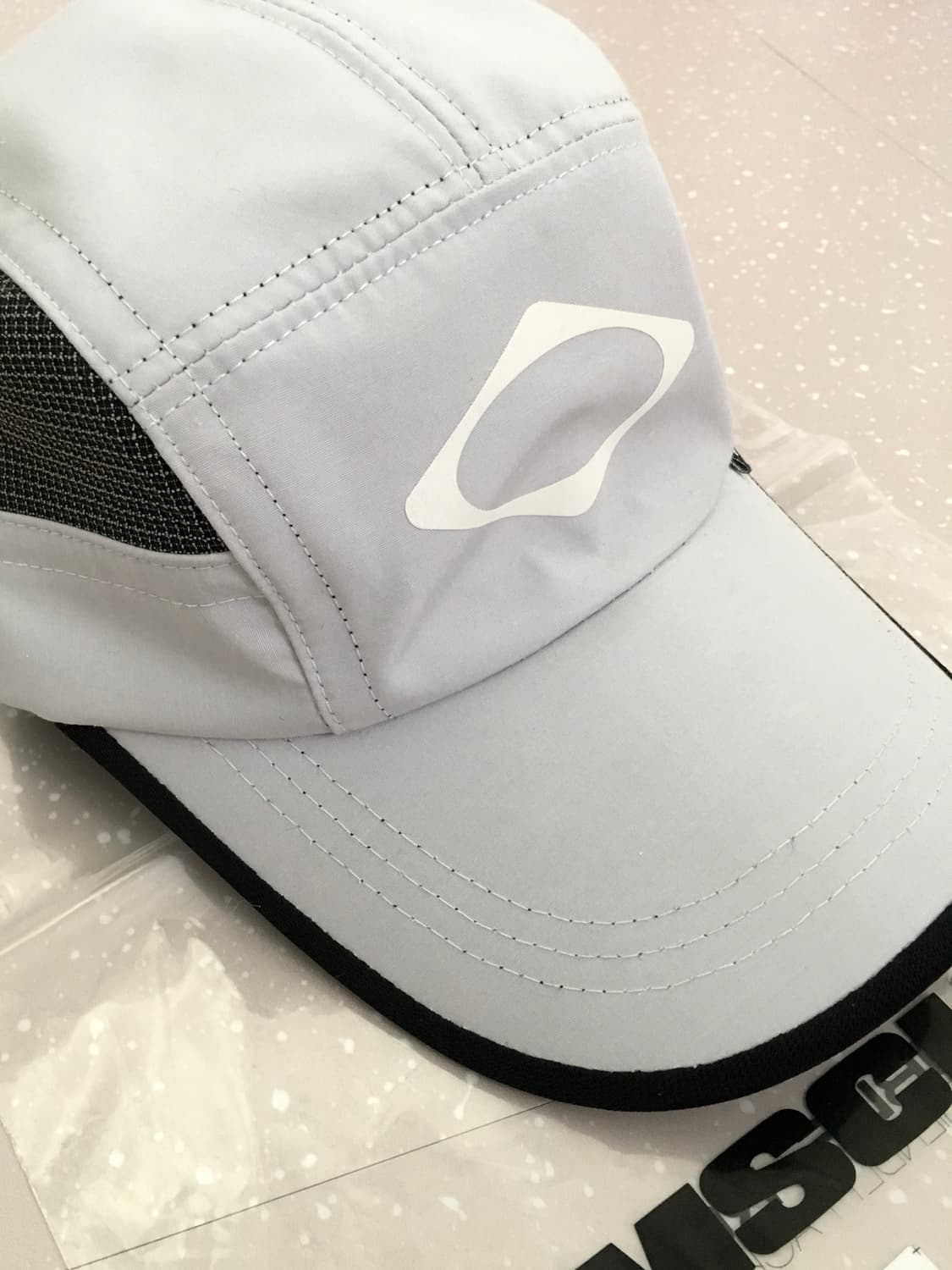 상태최상)미스치프 롬버스 러닝캡 라이트 그레이 상품이미지1