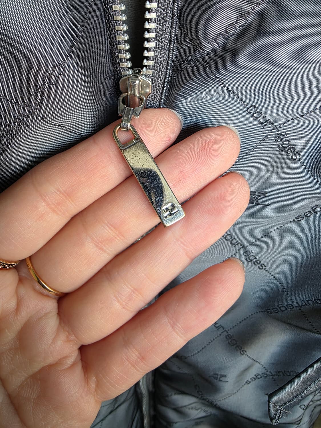 courreges 올오버 모노그램 롱 덕다운 패딩/블루 폭스퍼 상품이미지6