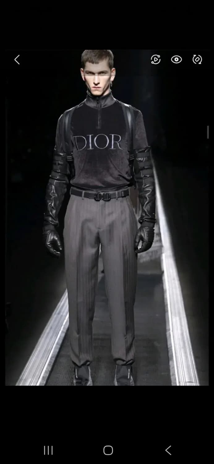 Dior 19/20 fw 런웨이 착장 제품 디올 벨벳 하프집업 반팔 상품이미지2