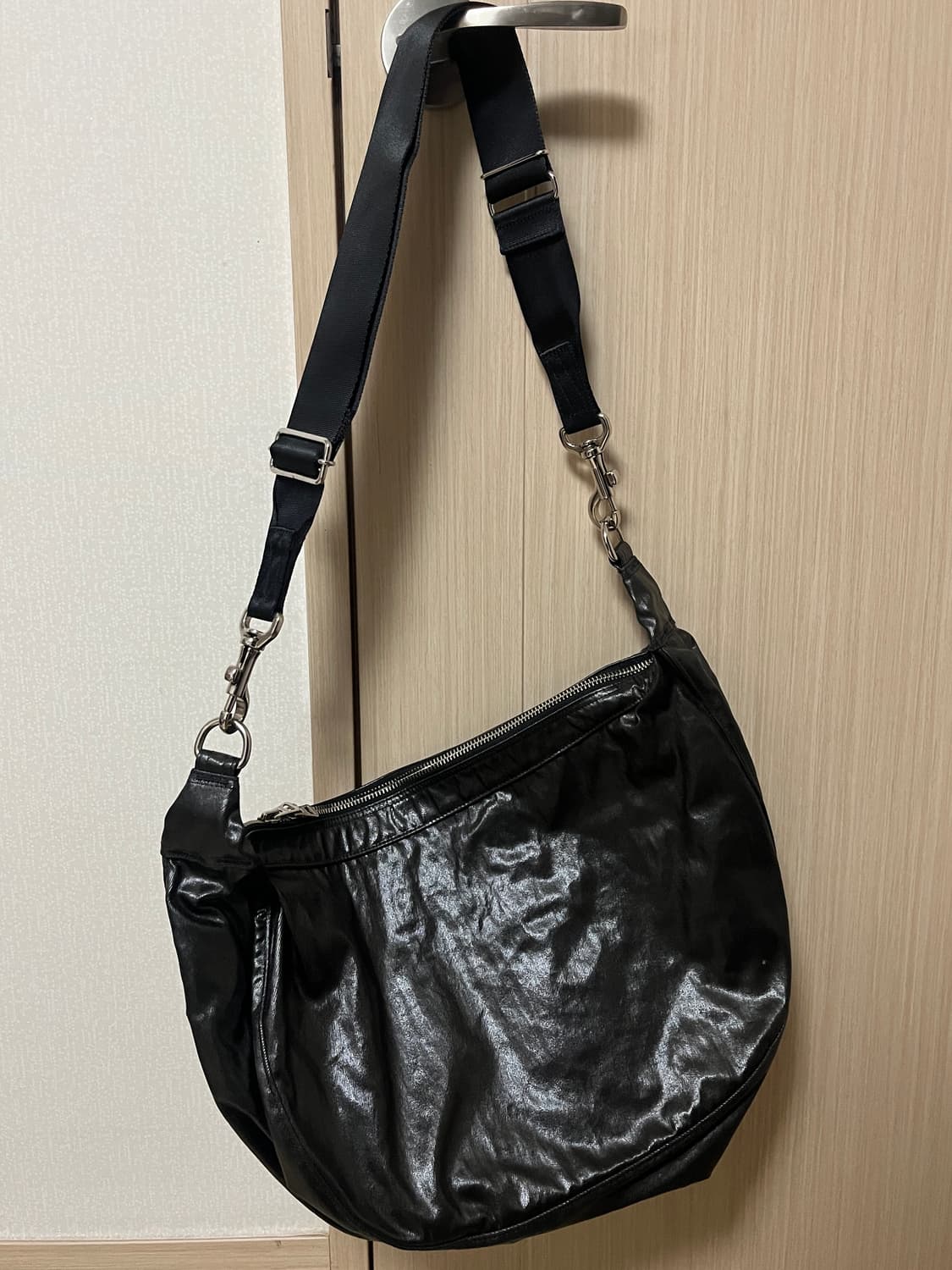 Poter SHINE 포터 빅 하프문 크로스백 상품이미지2