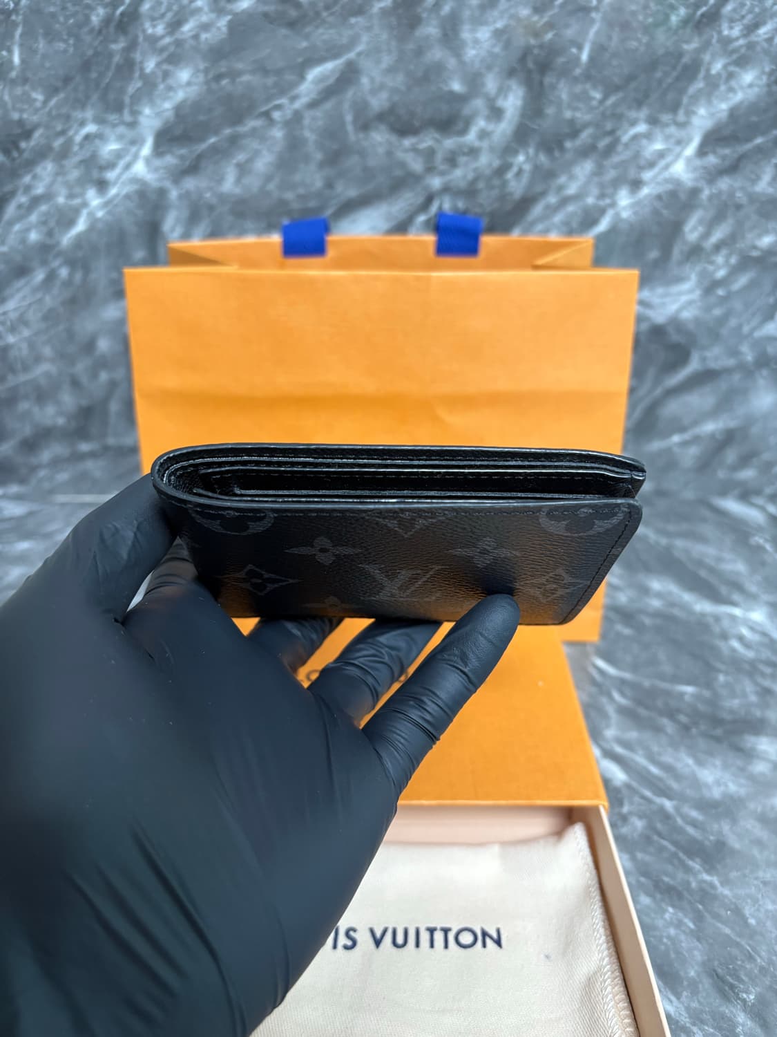 루이비통 슬렌더 윌렛 모노그램 이클립스 반지갑 상품이미지5