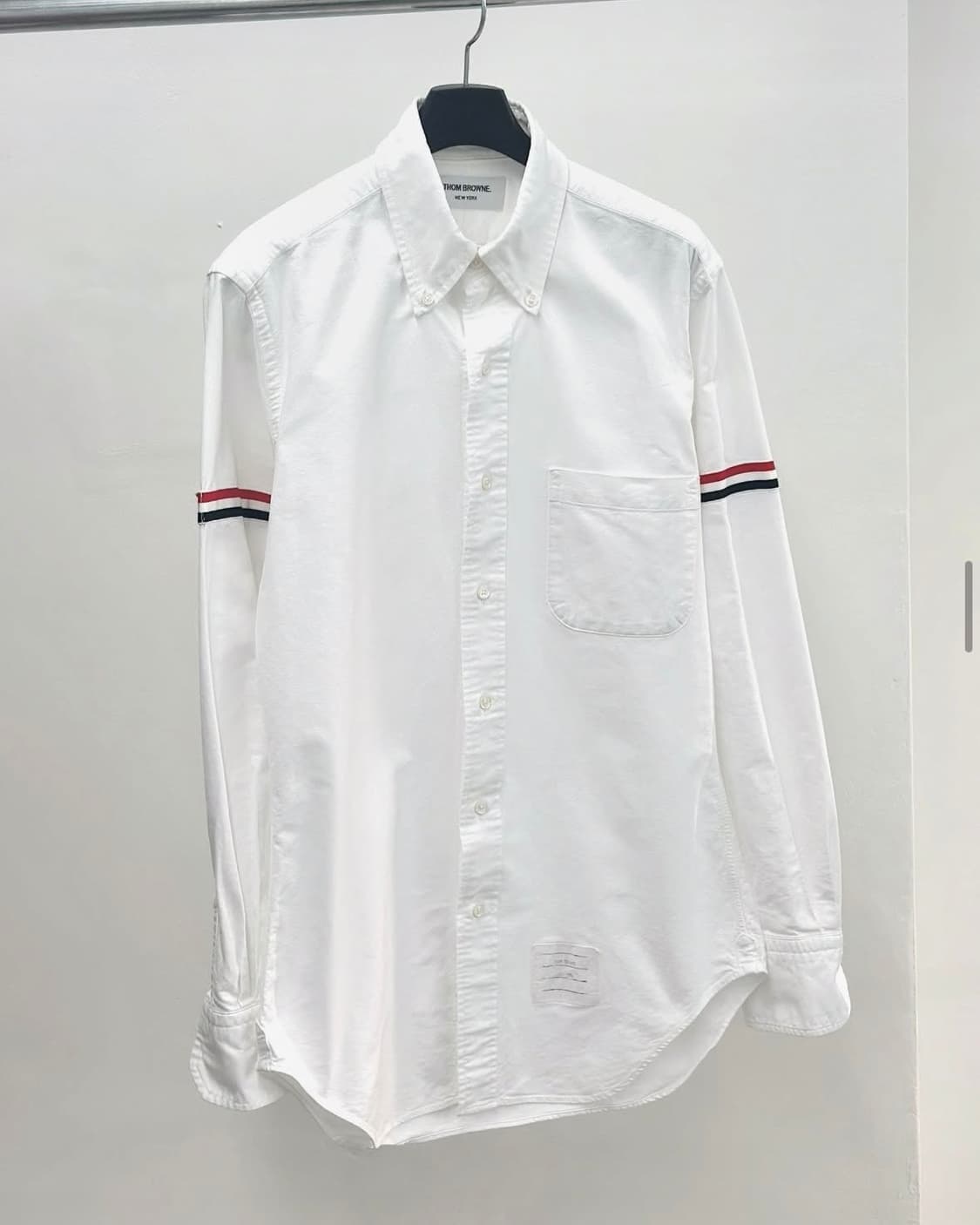 톰브라운 암밴드 화이트 셔츠  상품이미지2