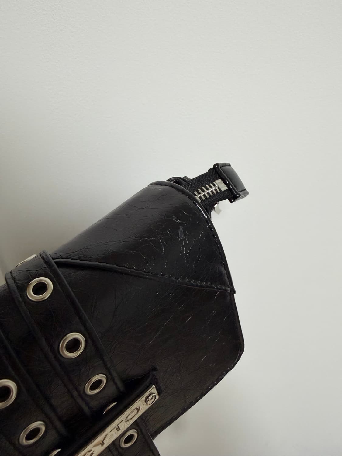 레씨토 Tenacity Leather Cross Bag 레더 크로스백 상품이미지4
