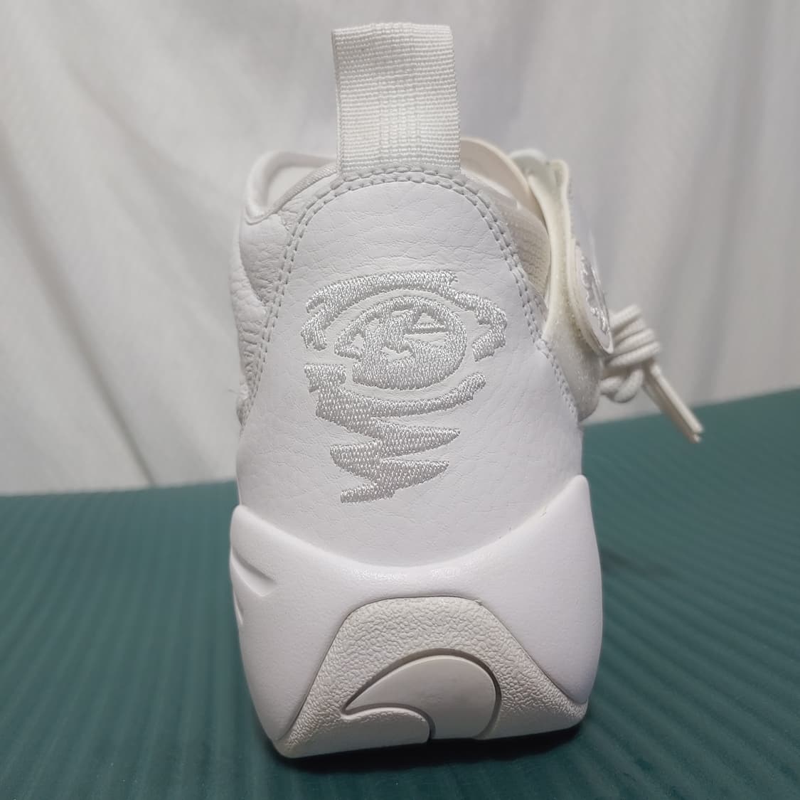 나이키 에어 쉐이크 트리플화이트운동화280 상품이미지4