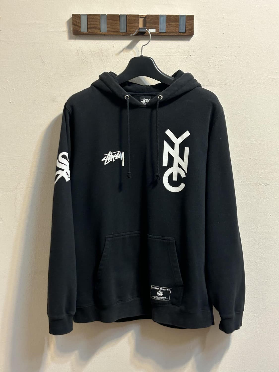 스투시 NYC 80 백프린트 후드티 상품이미지1