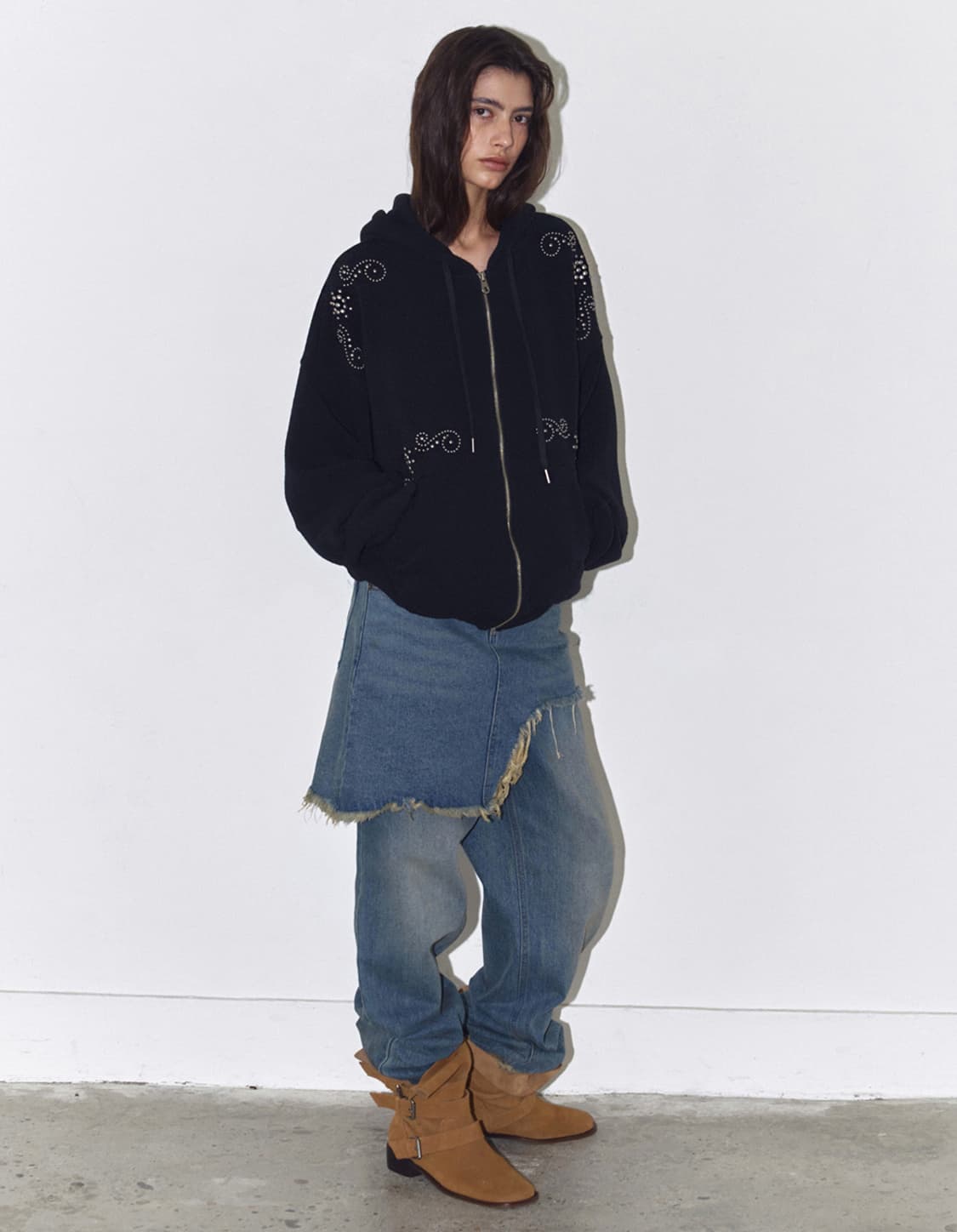 폴리수엠 스터드 후드집업 블랙 (솔로지옥 이시안 후드) 상품이미지3