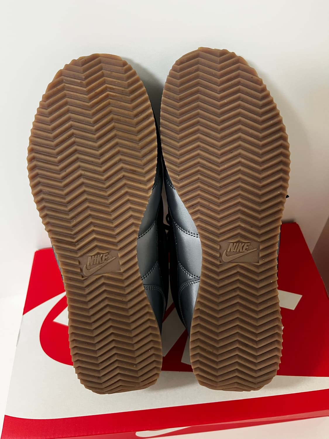 나이키 코르테즈 레더 SE 메탈릭 쿨 그레이 250 상품이미지4