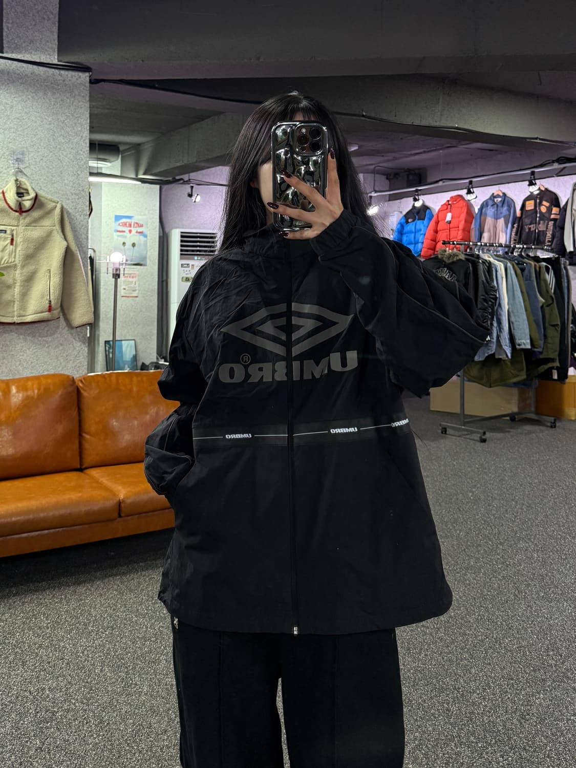 엄브로 블랙 빅로고 바람막이 자켓 B4364 상품이미지1