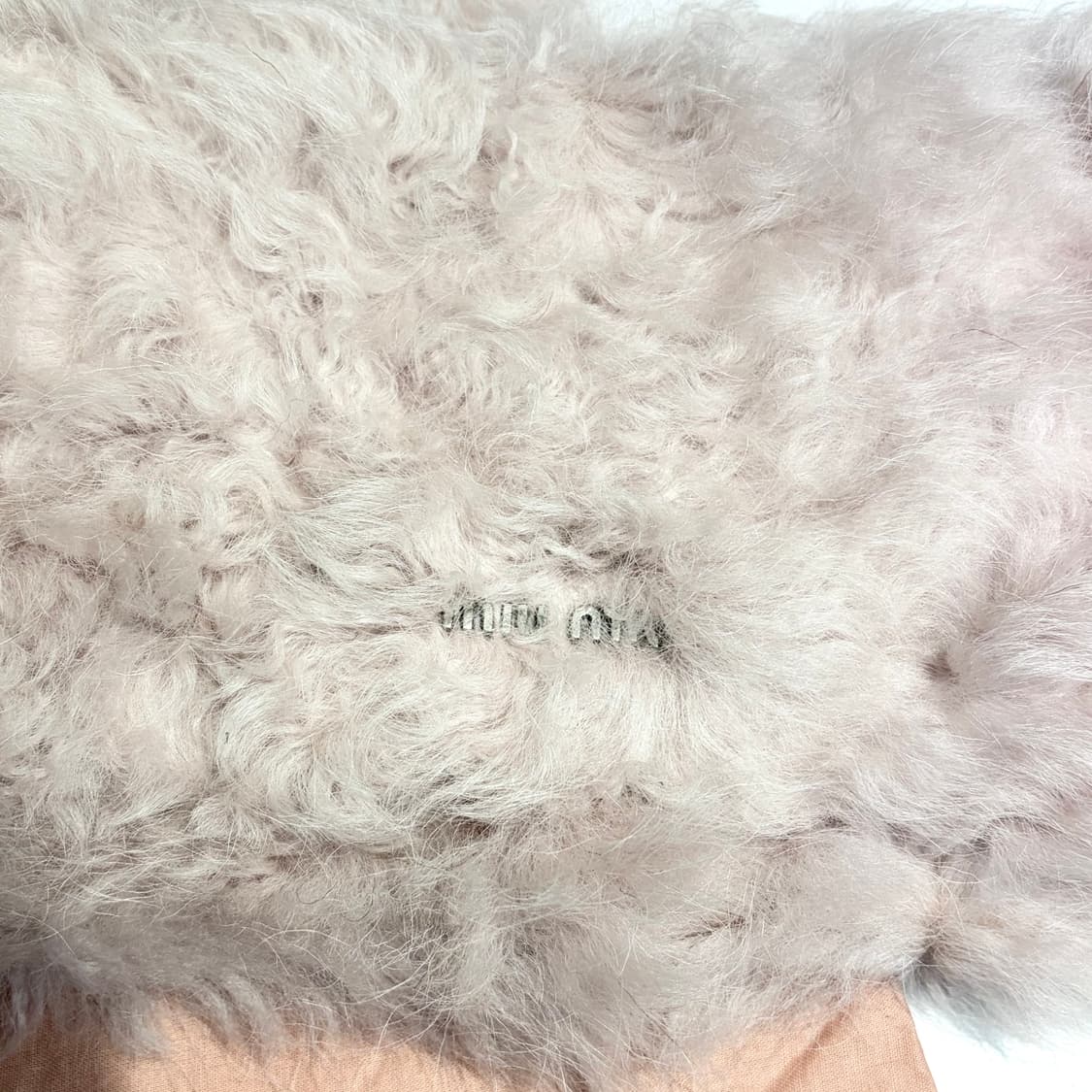 [A+ 정품] 미우미우 양털 퍼 크리스탈 체인 크로스백 상품이미지5